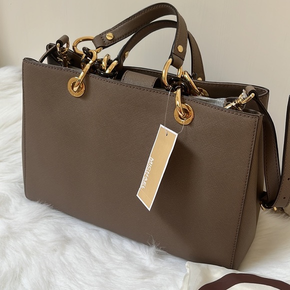 ⭐️NWT💯 Authentic Michael Kors Cynthia Medium Satchel - Picture 3 of 9